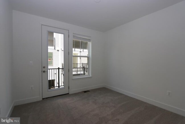 Building Photo - 2512 W Peninsula Dr