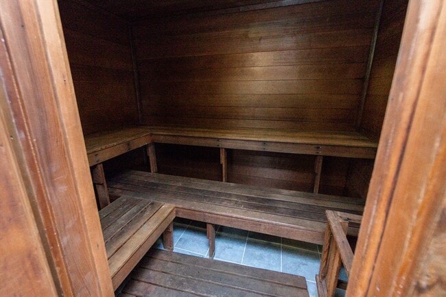 Building Photo - 1933 Commonwealth Ave