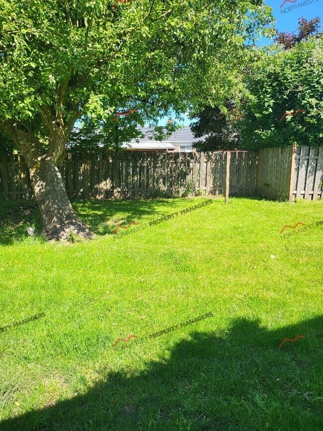 Building Photo - R290