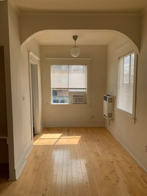 Building Photo - 836 S Park View St