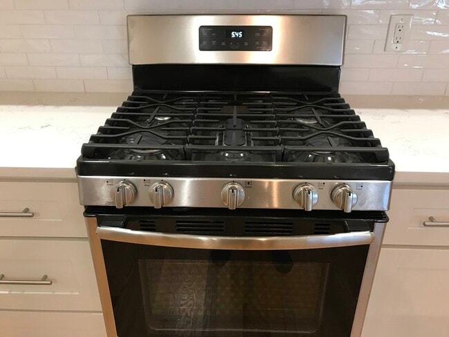 Building Photo - 33 Melbourne Ave