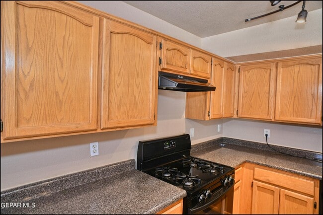 Building Photo - 3140 Tierra Encino Dr