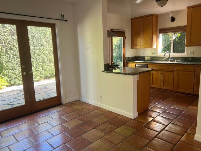 Building Photo - Private 3 Bedroom In Carpinteria