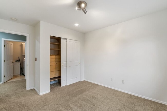Building Photo - A Beautiful Picture Perfect Home with 4 Be...