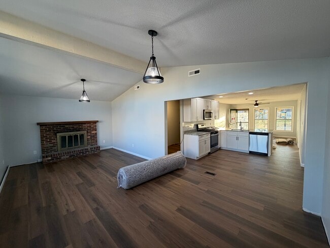 Building Photo - 1327 Bethany Ln