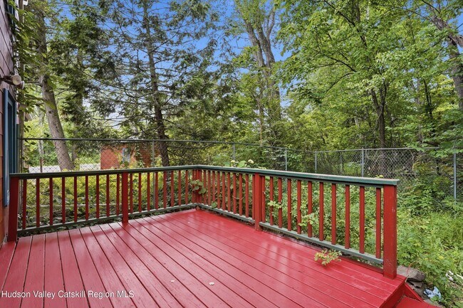 Building Photo - 872 NY-212