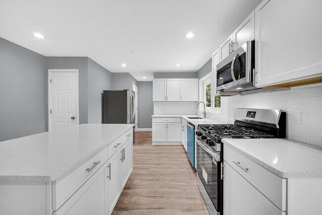 Building Photo - 8013 Monaldi Dr