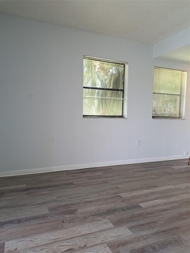 Building Photo - 5200 NW 31st Ave