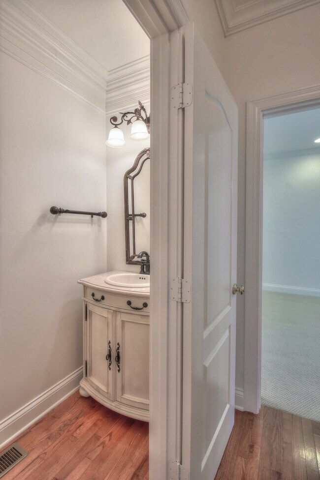 Building Photo - 4335 N Chapel Rd