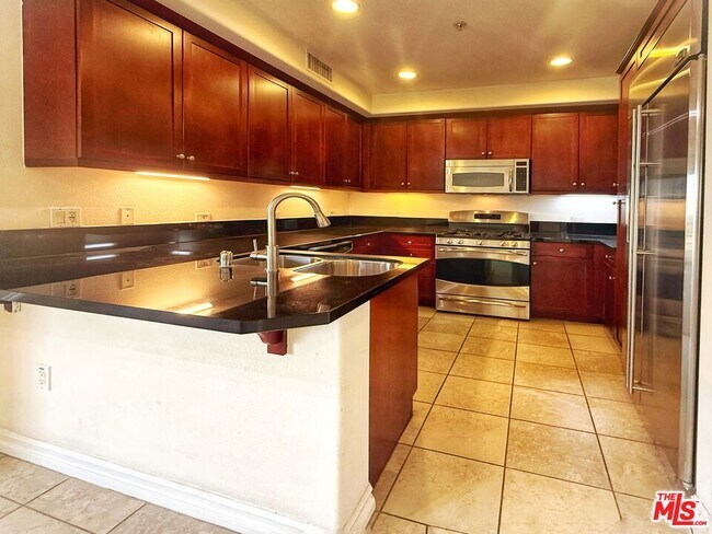 Building Photo - 629 Traction Ave