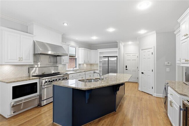 Building Photo - 4563 Fountain Dr NE