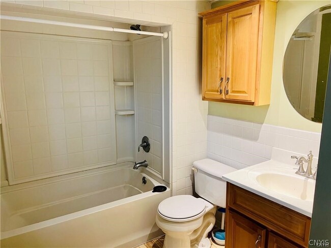 Building Photo - 1005 Gotham St