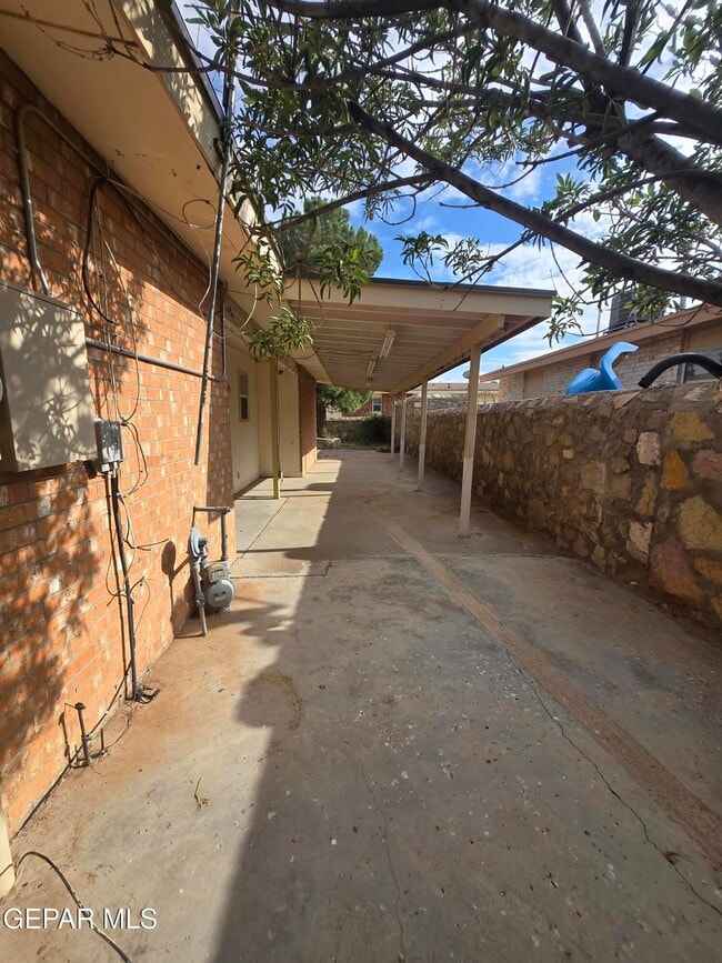 Building Photo - 6230 Arch Bridge Dr