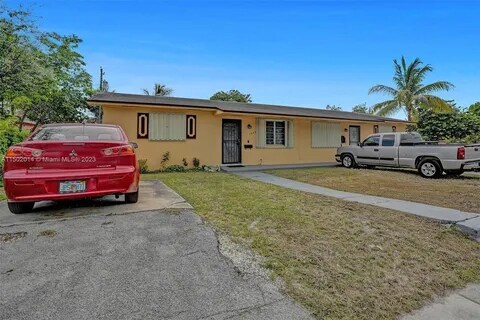 Building Photo - 1050 NW 103rd St