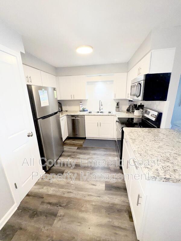 Building Photo - 3755 Scenic Hwy 98