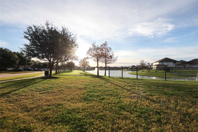 Building Photo - 15410 Redbud Dale Ct