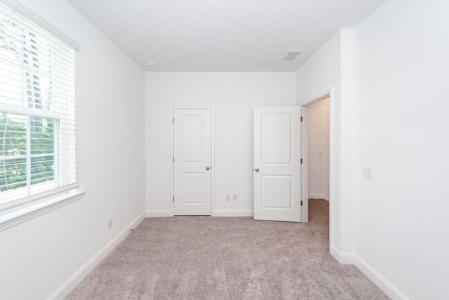Building Photo - 3 Bedroom, 2.5 Bathroom Townhome in Twin Rivers - Wando
