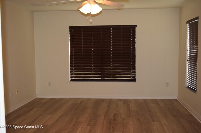 Building Photo - 241 Paquita Cir