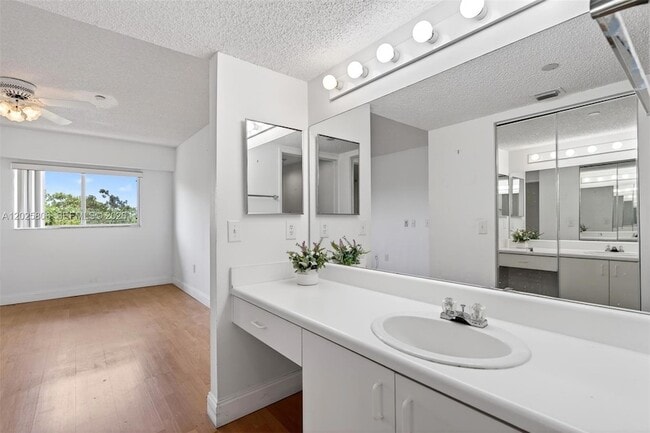 Building Photo - 1650 SW 124th Terrace