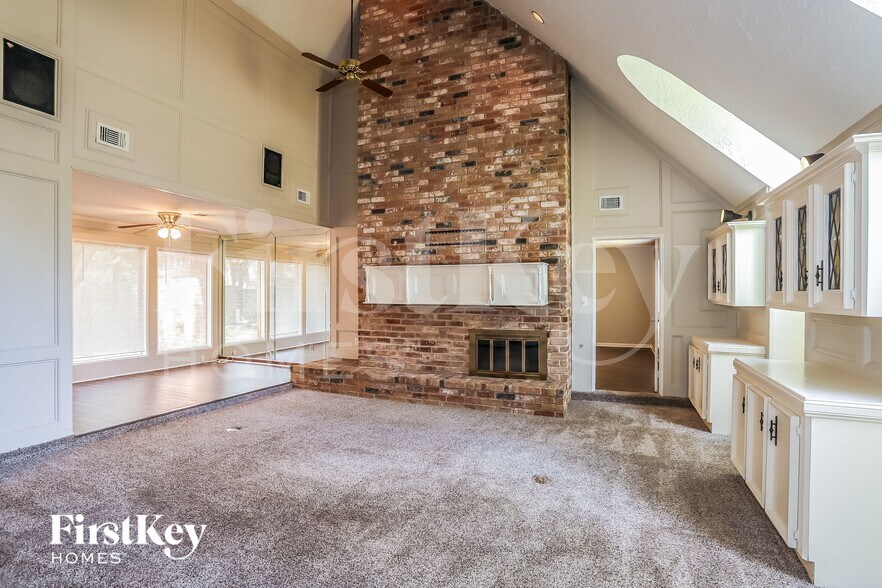 Building Photo - 6511 Misty Springs Ln