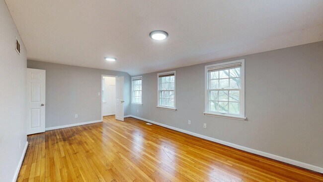 Building Photo - Maple Heights Area - 3 Bedroom Single Family Home