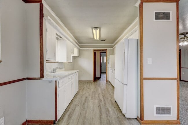 Building Photo - 3 bed 2 bath home in Bethany, OK