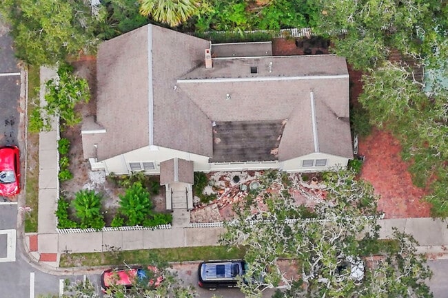 Building Photo - 204 NE 3rd Ave