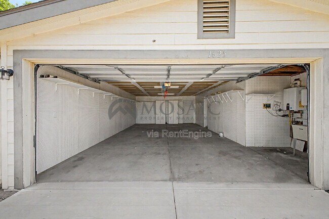 Building Photo - 1625 S 74th St