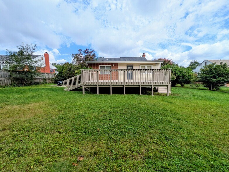 Building Photo - 7205 Wayne Dr