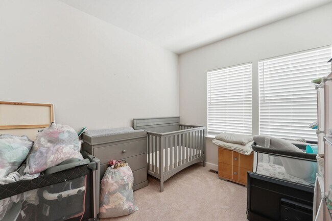 Building Photo - 6066 Beake St