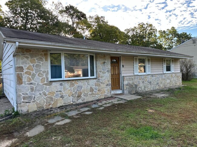 Building Photo - 8 Bella Coola Trl