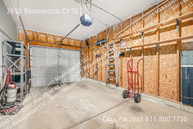 Building Photo - 2610 Briarwood Ct SE
