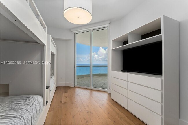 Building Photo - 16047 Collins Ave