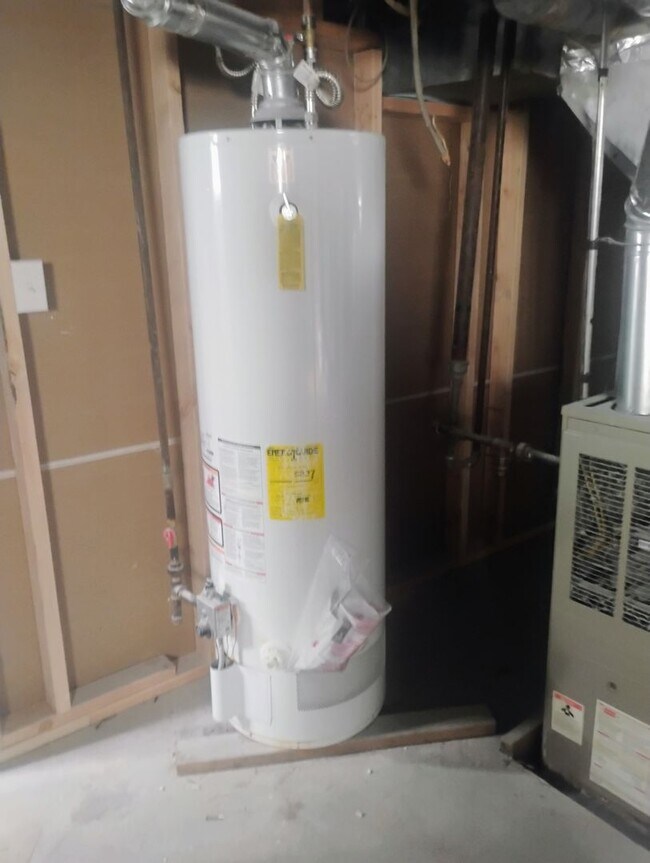 Building Photo - Cozy 2BR Home in KC Northland – Fully Fenced Yard & Fresh Updates