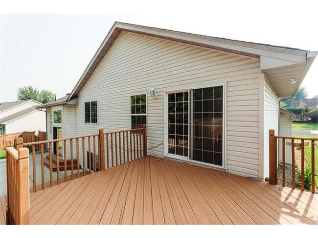 Building Photo - 17583 Foxboro Ln