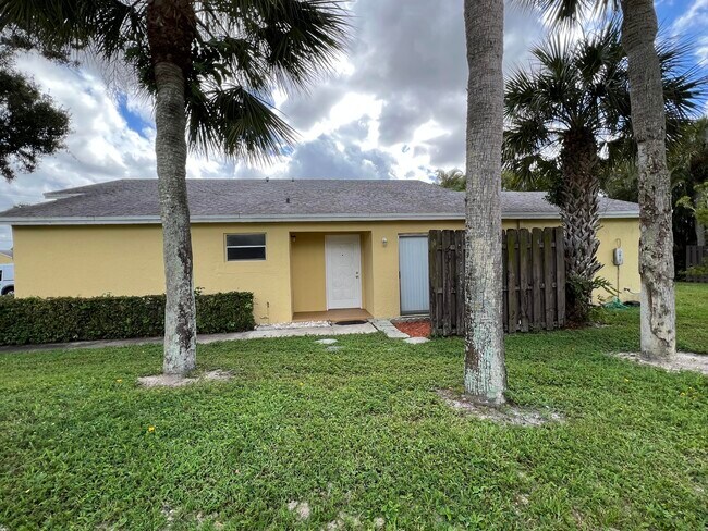 Building Photo - 210 Sparrow Dr