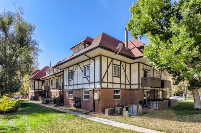 Building Photo - Charming Boulder Condo with Deck, Steps to...