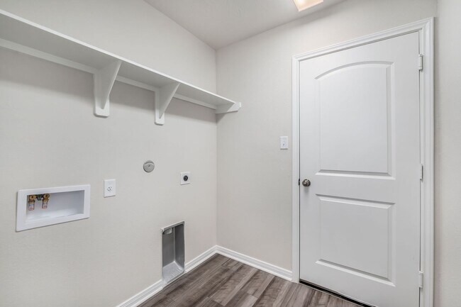 Building Photo - 4 Bedroom- Like New Home in Sterling Ridge...