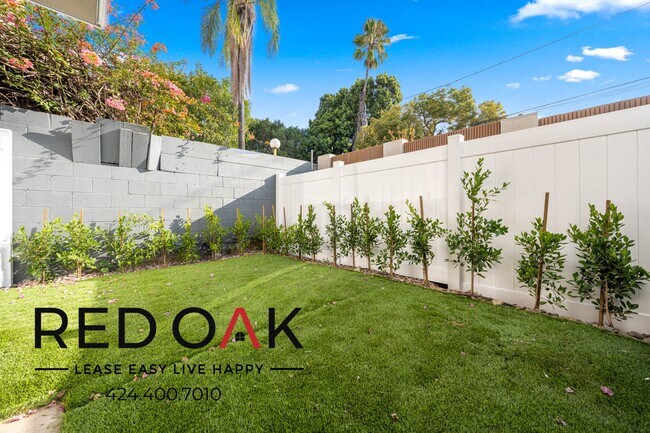 Building Photo - 2001 Vista Del Mar Ave