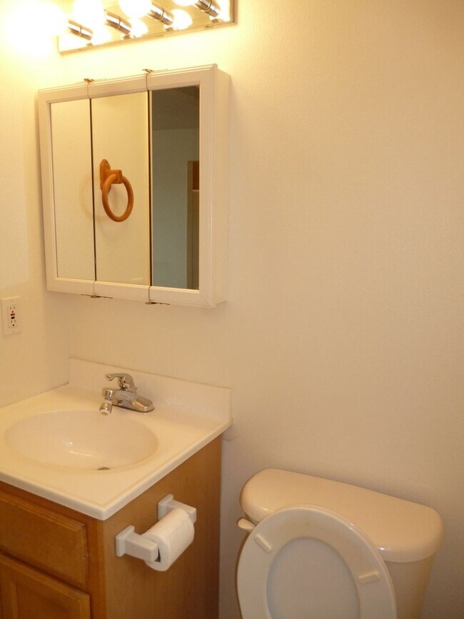 Building Photo - 2069