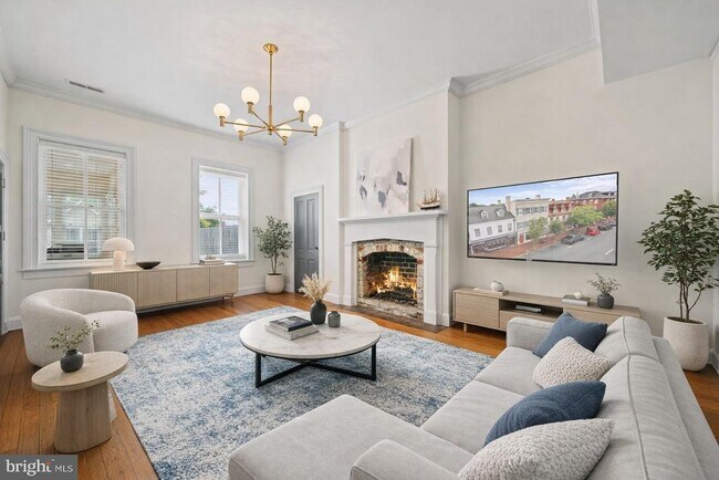 Building Photo - 415 William St