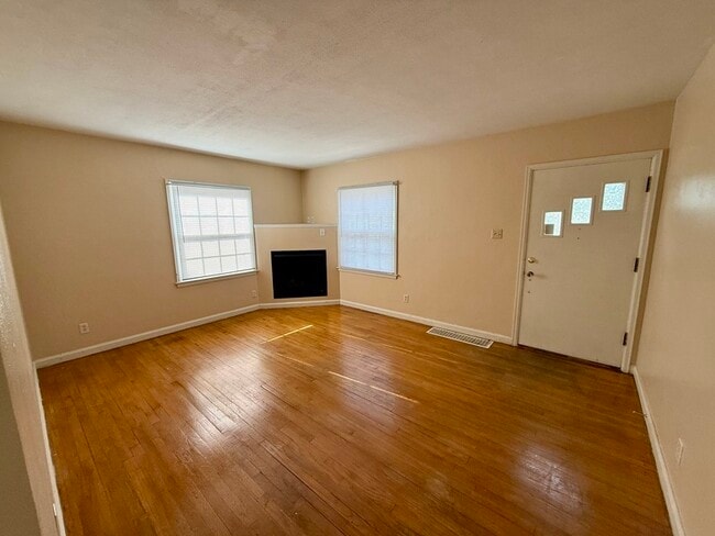 Building Photo - 514 36th St NE