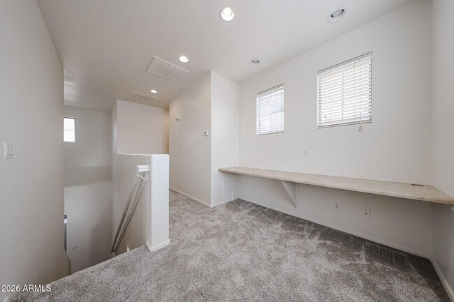 Building Photo - 961 E Redondo Dr