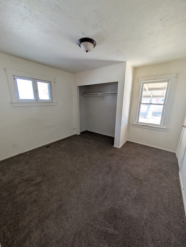 Building Photo - 346 N Main St