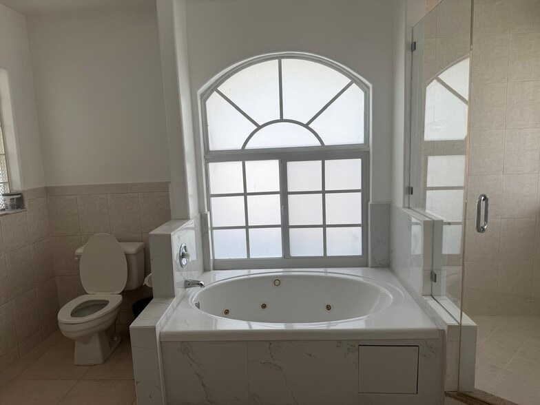 Building Photo - 7400 SW 37th Ct
