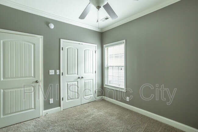 Building Photo - 6628 Kenton Ridge Cir