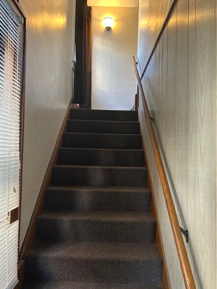 Building Photo - 1129 Brown Ave