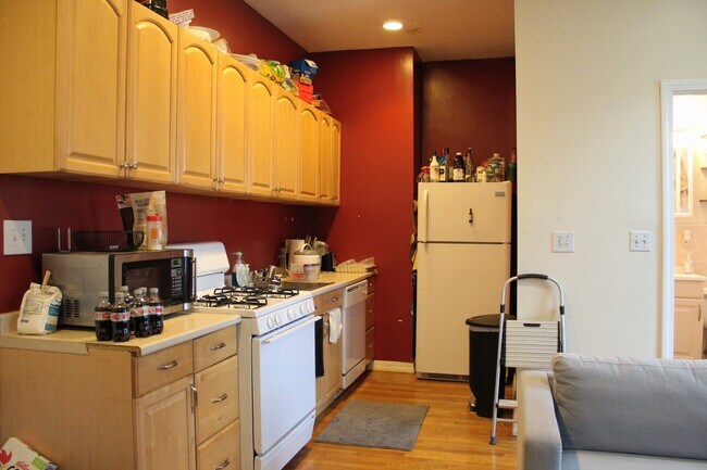 Building Photo - 465 Park Dr