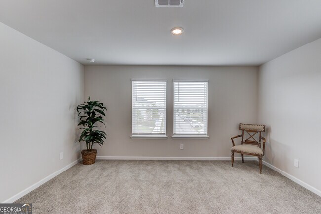 Building Photo - 1325 Lyon Wy Dr