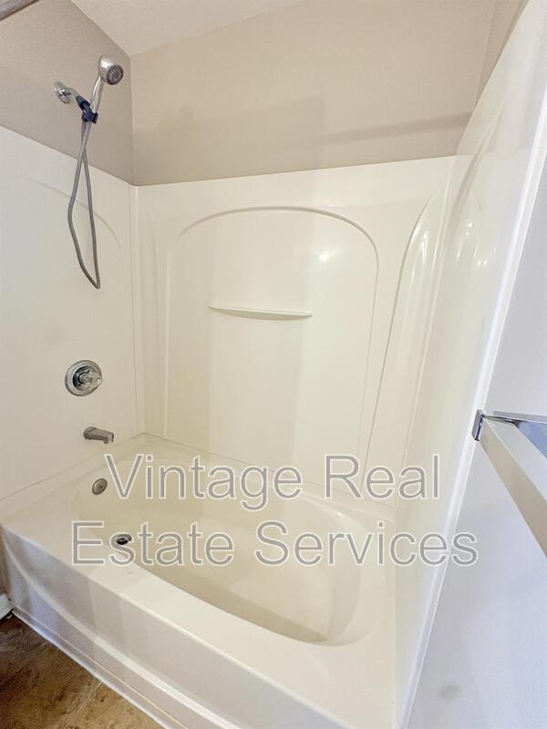 Building Photo - 10812 Kensington Park Ave